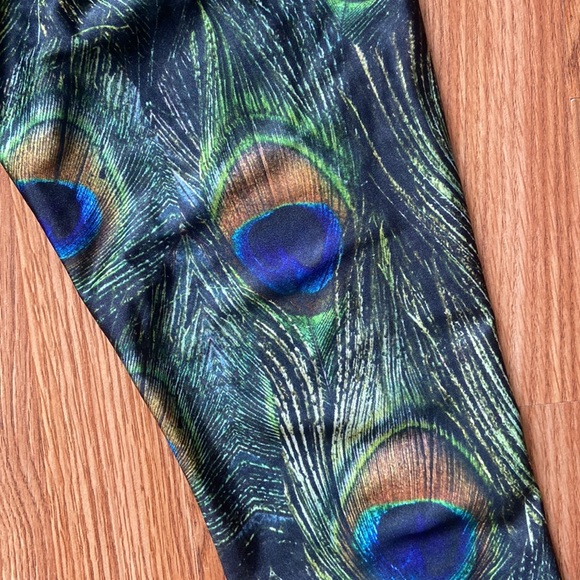 BlackMilk Rare Peacock Leggings - Picture 4 of 9
